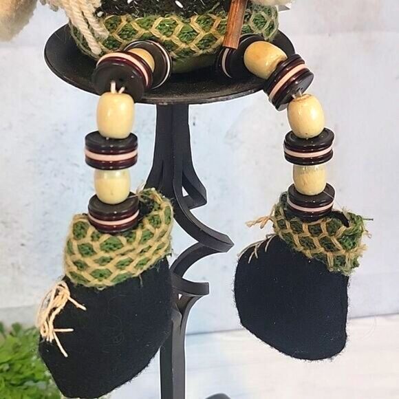 Snowman plush shelf sitter from Hannah's Handiworks. - Picture 3 of 9